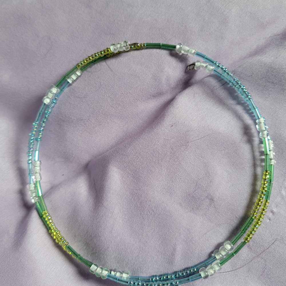 Elegant Beaded Necklace in Green and Blue